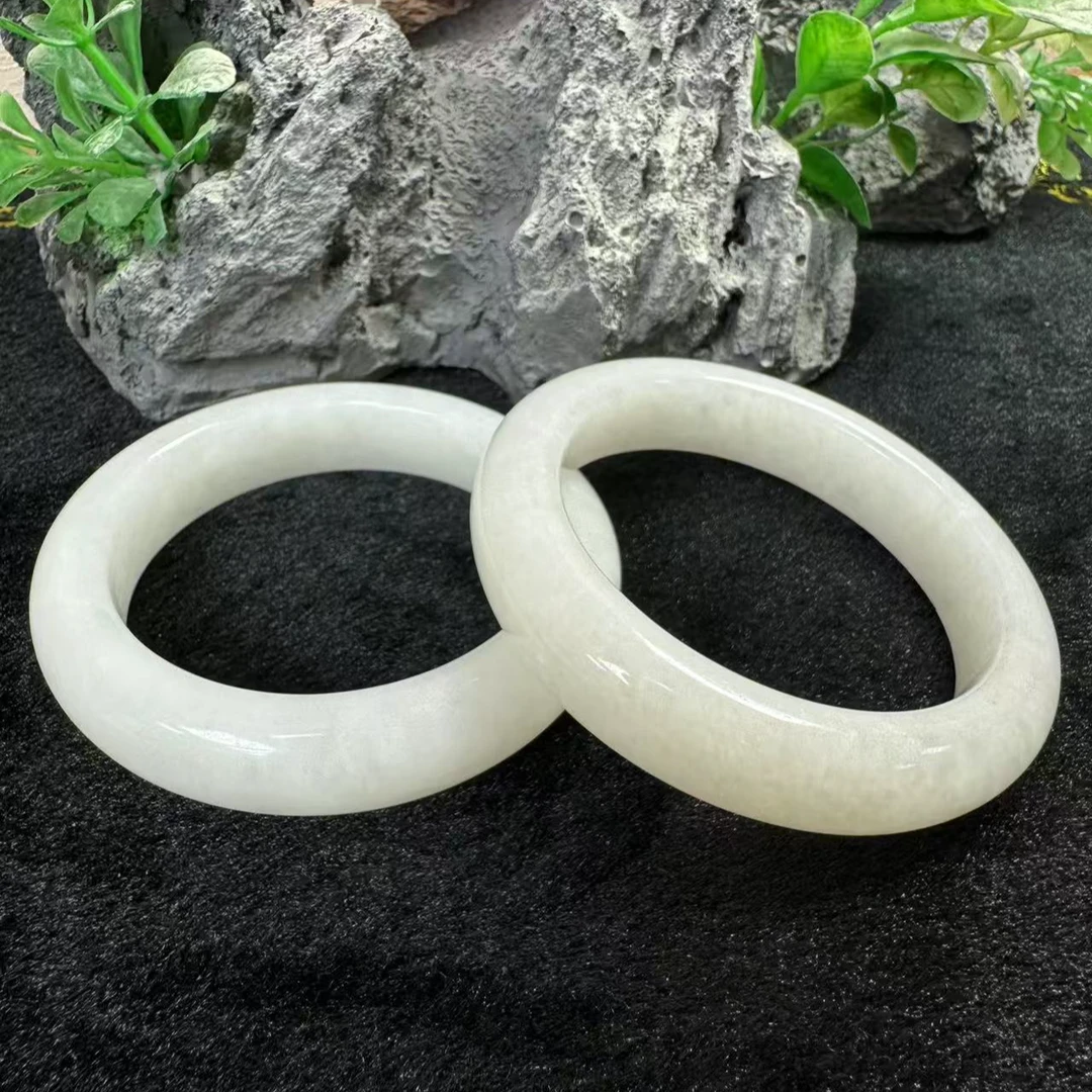 【星辰珠宝】透闪石质玉手镯-多样性只发一件