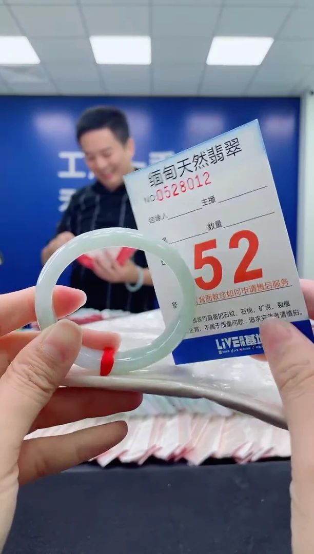 未镶嵌手镯翡翠天然翡翠手镯