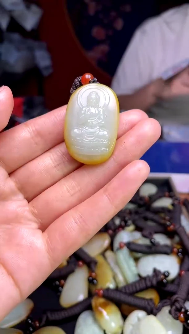 和田玉未镶嵌颈饰1