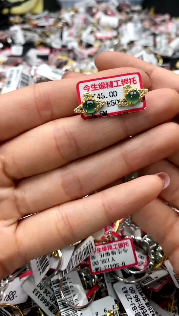 【闪购商品】翡翠戒指银S925镶嵌666666666     0