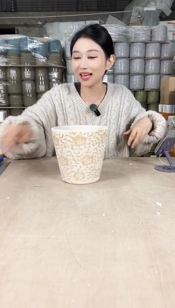 【闪购商品】陶瓷圆筒缩点中号18x17