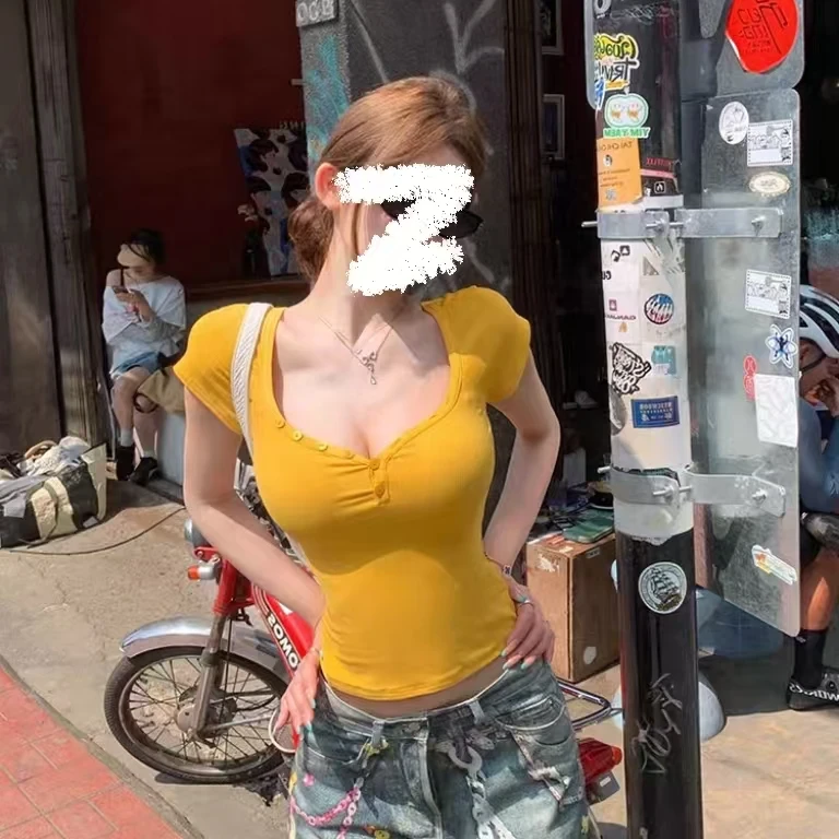 爆款纯欲桃心领正肩短袖T恤女百搭新款春夏季V领辣妹修身时尚上衣