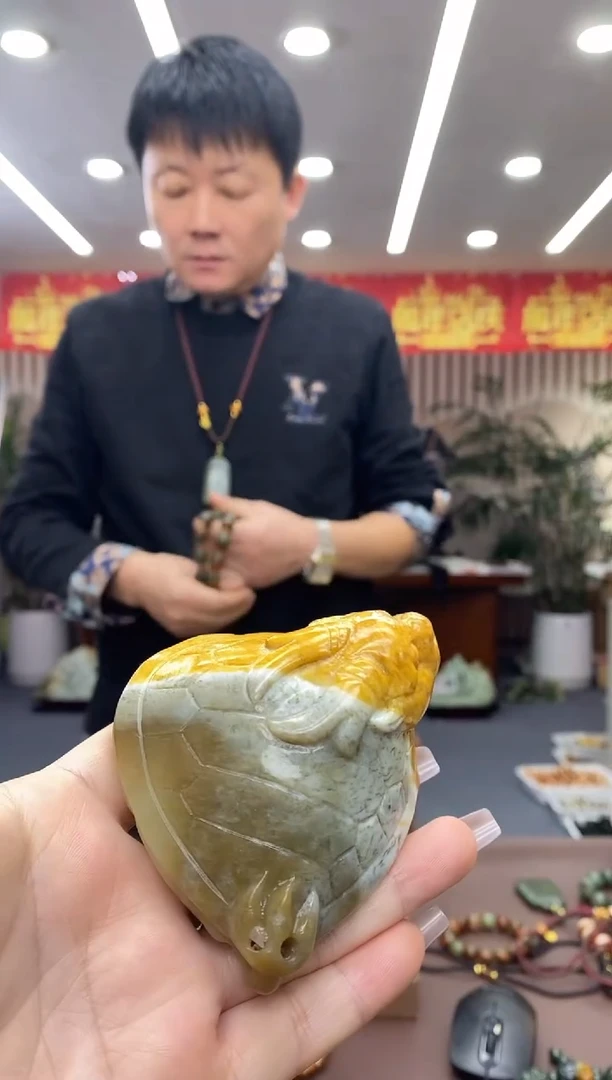 未镶嵌手链透闪石质玉摆件