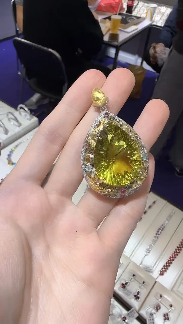 【闪购商品】水晶颈饰银S925镶嵌柠檬晶24*33mm