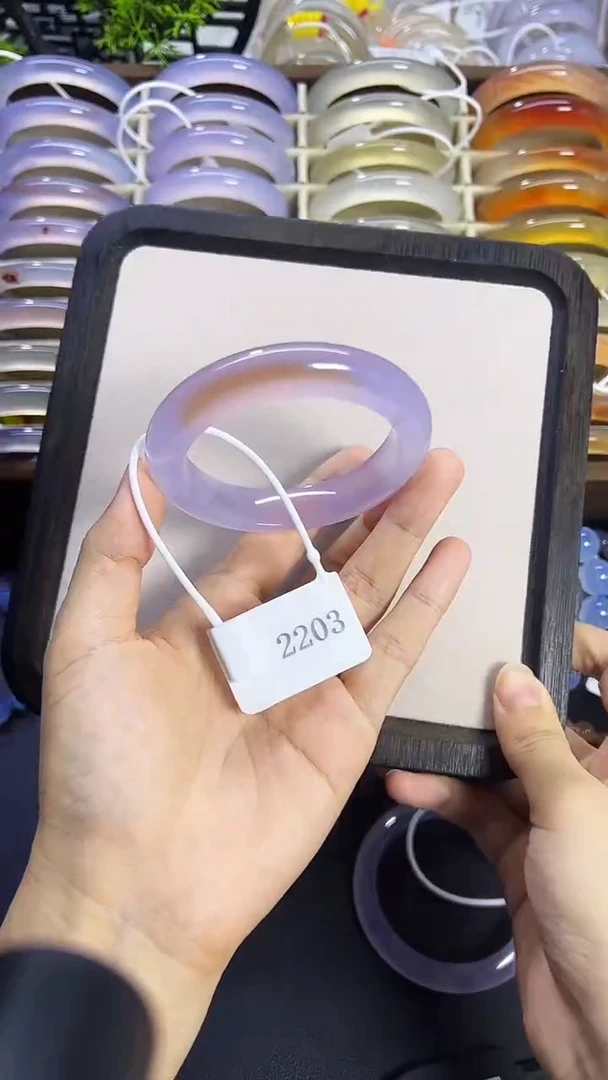 手镯玛瑙/玉髓未镶嵌吕***·56.1-13.5-9.9-2203