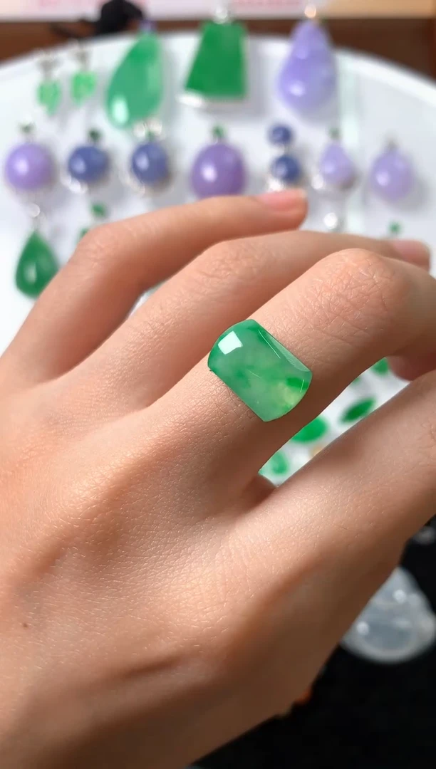 未镶嵌定制翡翠裸石（定制镶嵌）