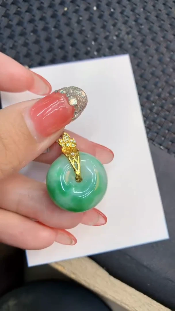 颈饰未镶嵌翡翠1