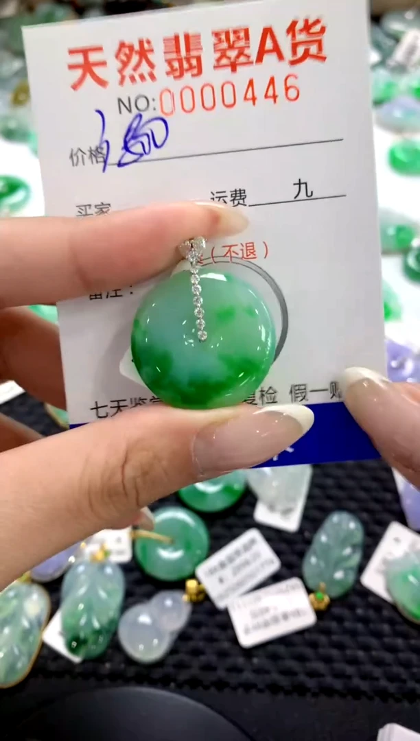 翡翠18K金镶嵌颈饰1111111111111111