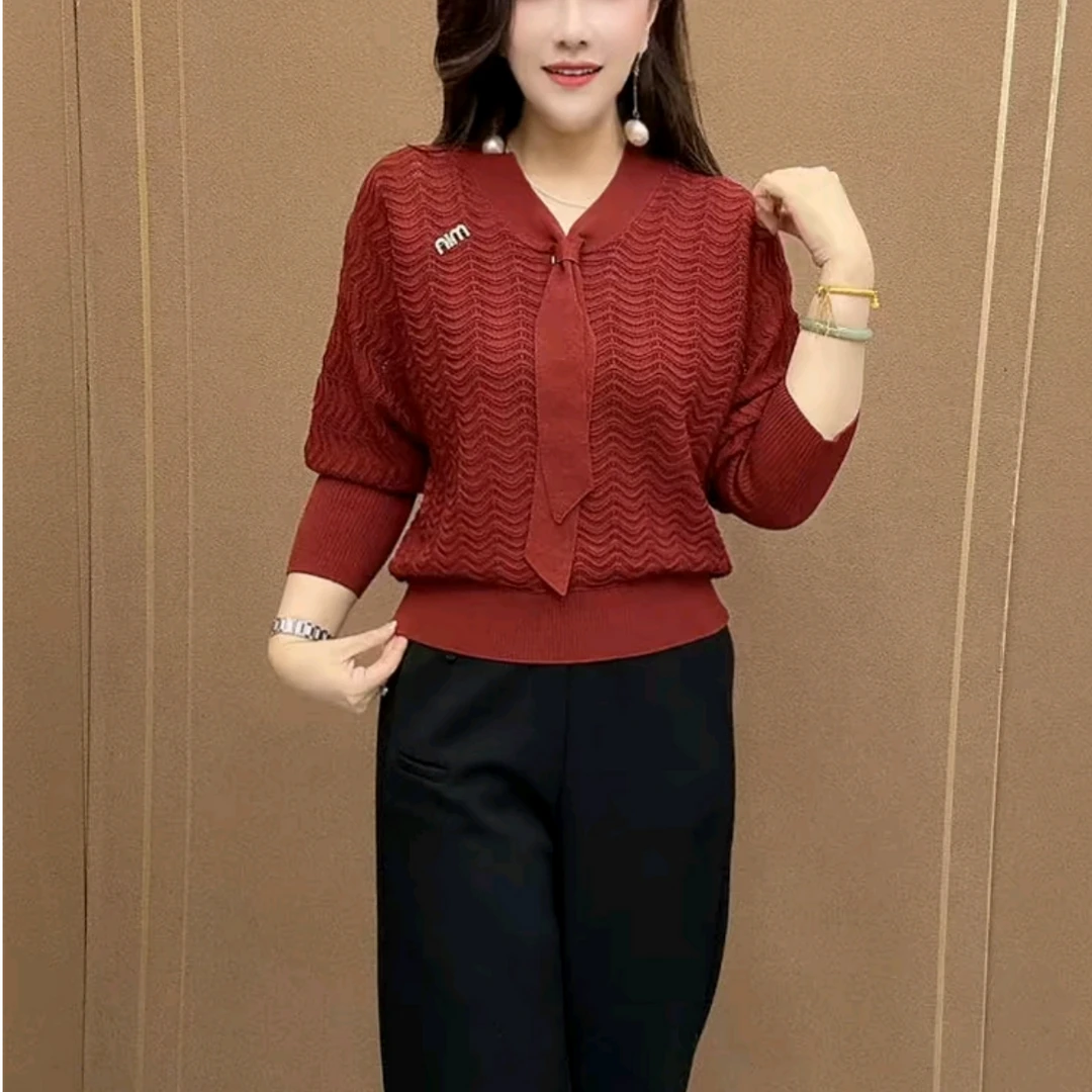 高档气质中年妈妈纯色减龄v领蝙蝠袖针织衫2025新款领带设计女装
