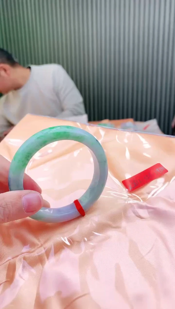 未镶嵌手镯翡翠54+