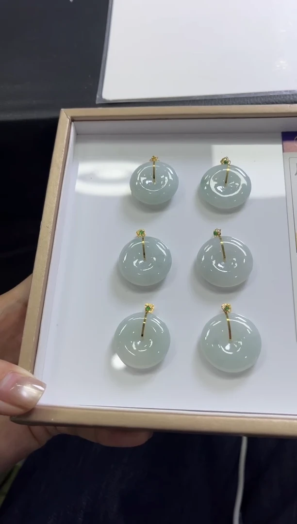 颈饰18K金镶嵌翡翠J22/多样性发一件/配绳子
