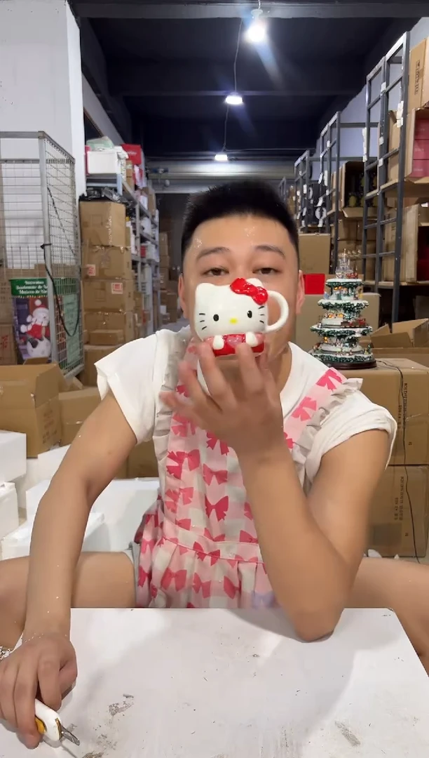 瓷片新款kt猫抱爱心一口杯微瑕