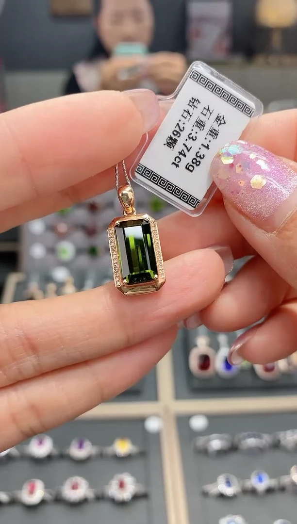 【闪购商品】碧玺颈饰18K金镶嵌3.74