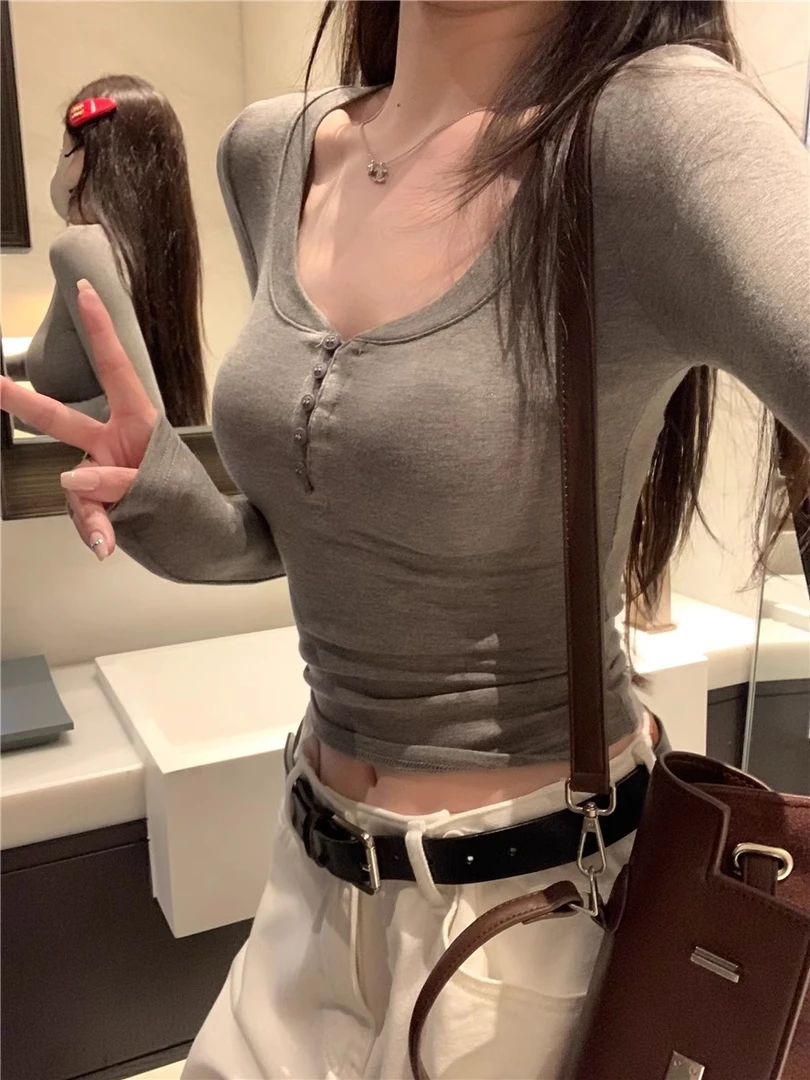 纯欲风U领修身别致上衣女春秋性感纽扣小众长袖内搭T恤冬辣妹上衣