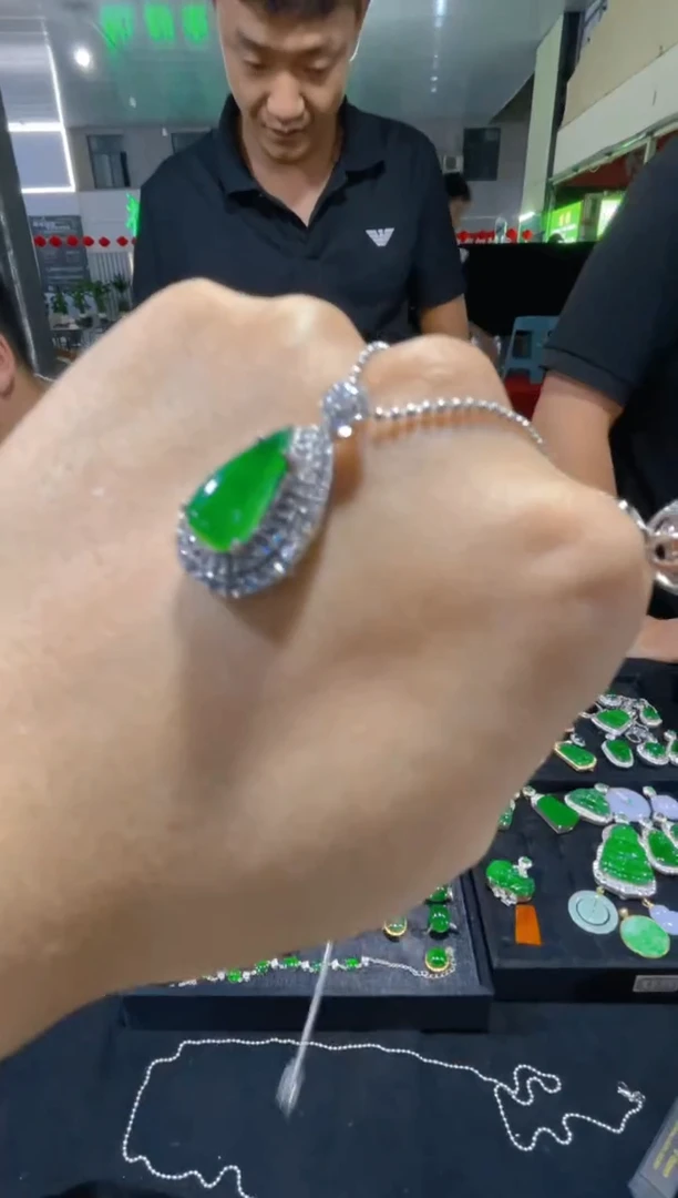 翡翠未镶嵌颈饰（多样性发货拍一件发件）0231345086