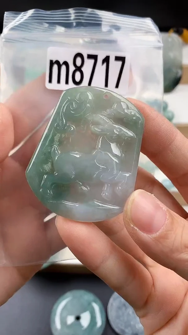 颈饰未镶嵌翡翠天然翡翠吊坠挂件