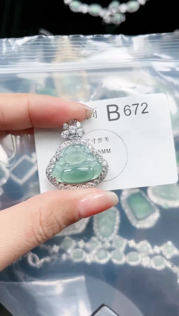 【闪购商品】翡翠颈饰未镶嵌赠皮绳672