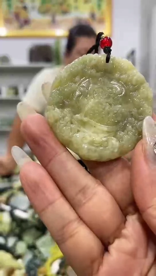 岫玉未镶嵌吊坠