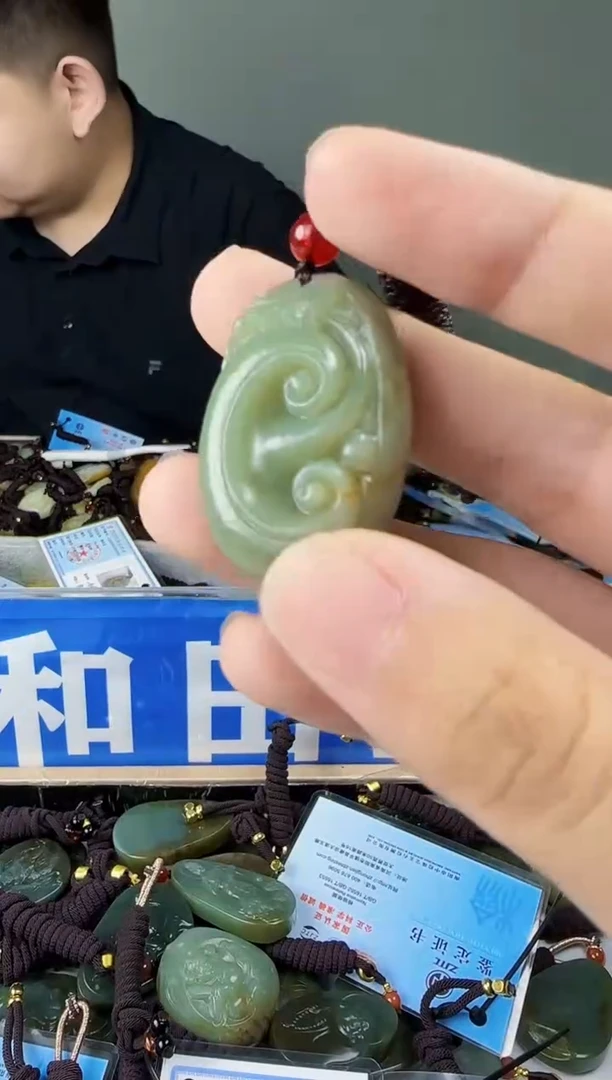 和田玉未镶嵌颈饰1