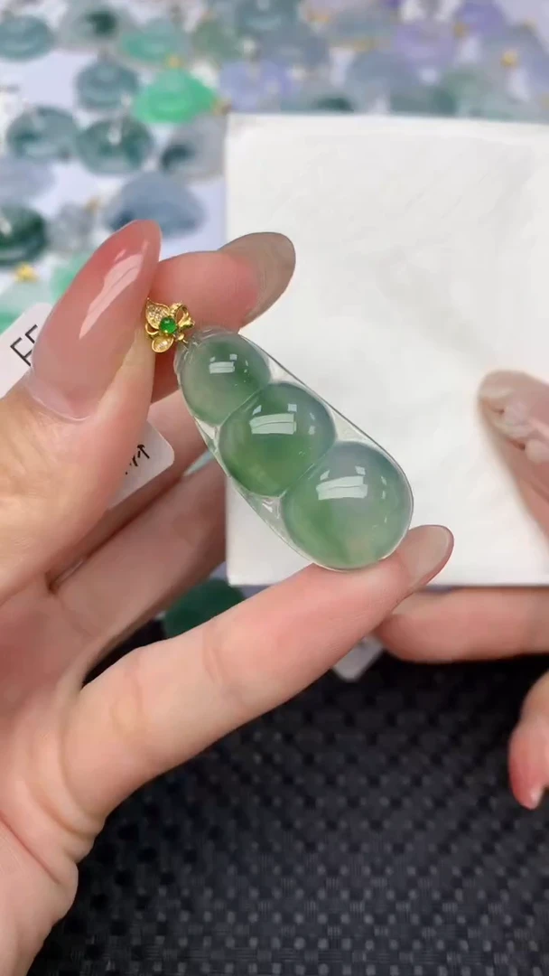 翡翠18K金镶嵌颈饰 天然翡翠a货