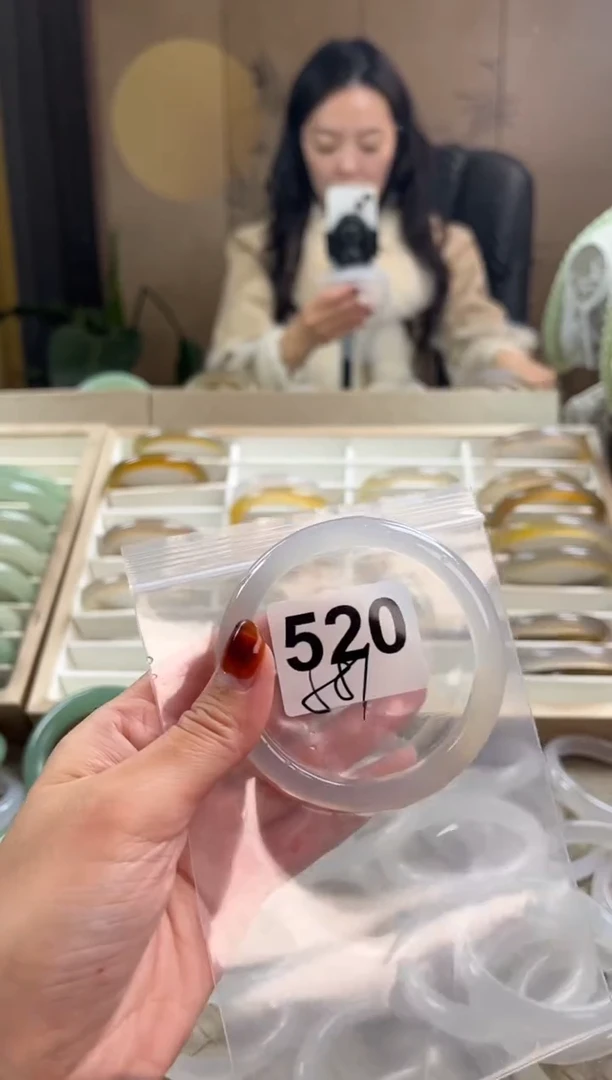手镯玛瑙/玉髓未镶嵌520