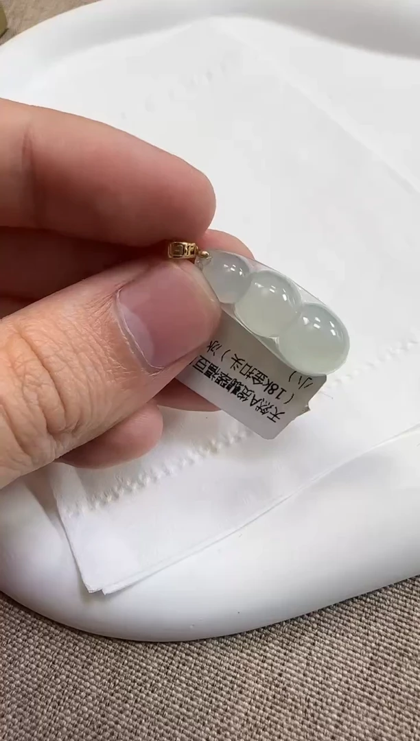 【闪购商品】翡翠吊坠(不含链)18K金镶嵌缅甸翡翠福豆吊坠47