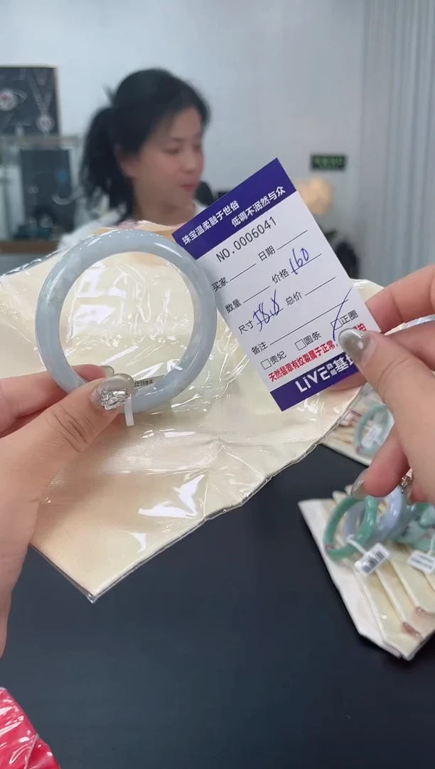 【闪购商品】翡翠手镯未镶嵌天然翡翠A货