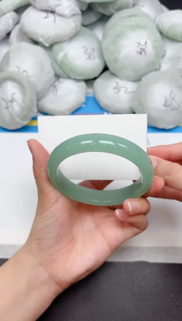 未镶嵌手镯石英质玉43-64.6