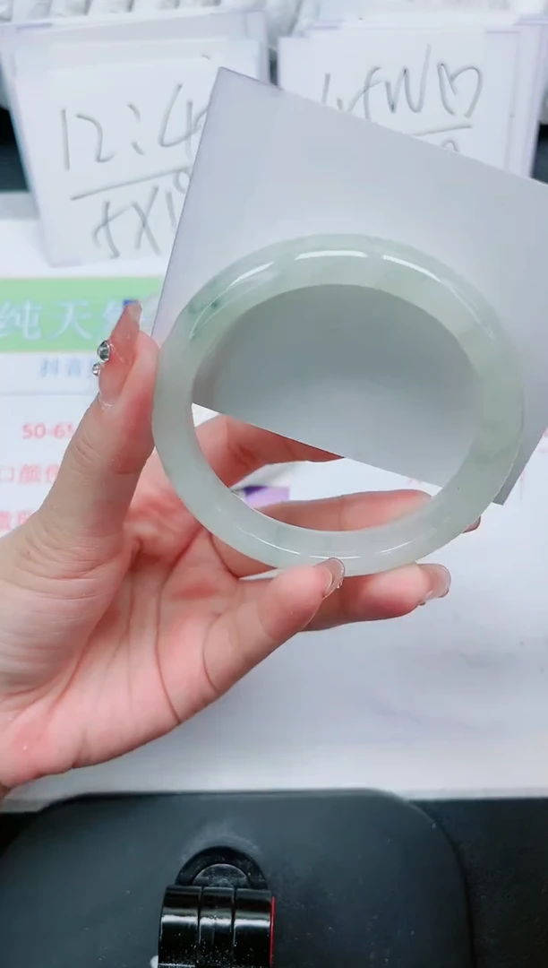 【闪购商品】石英质玉手镯未镶嵌198