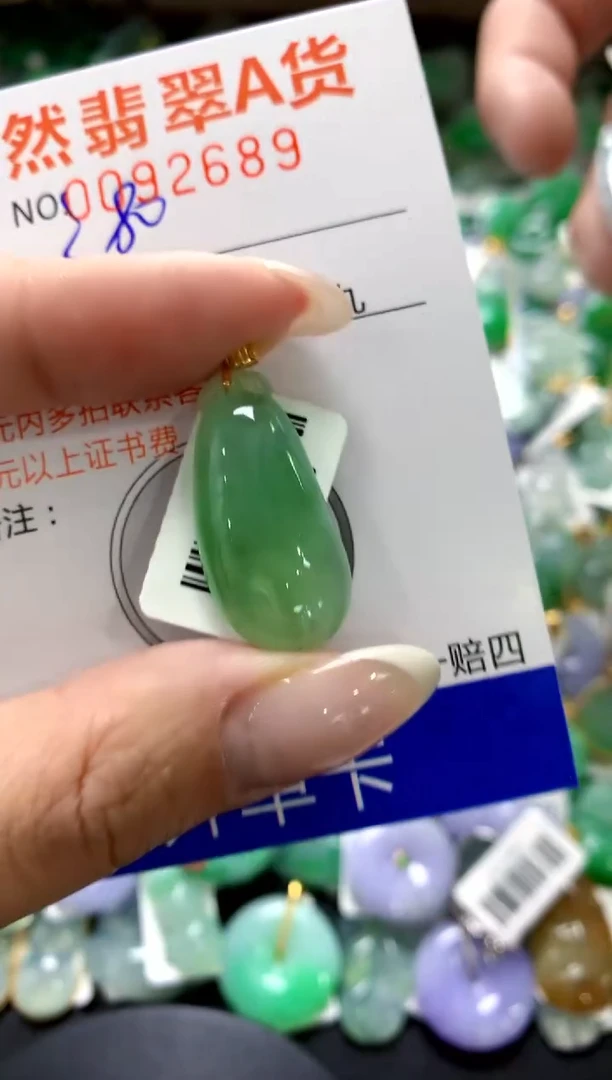 翡翠18K金镶嵌颈饰1111111111111111