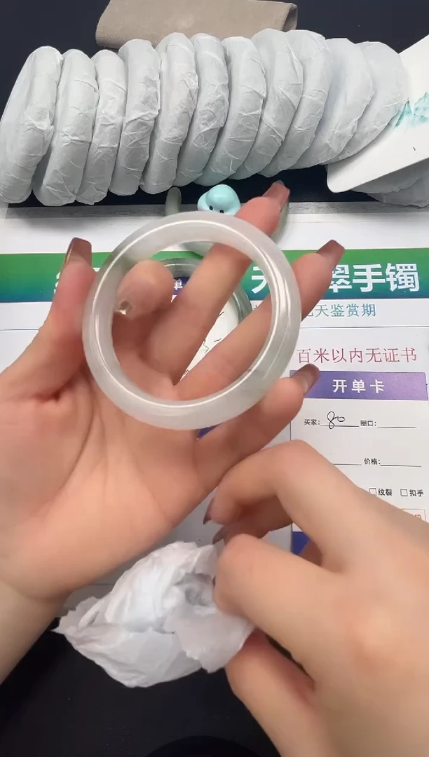 【闪购商品】石英质玉手镯未镶嵌80-56