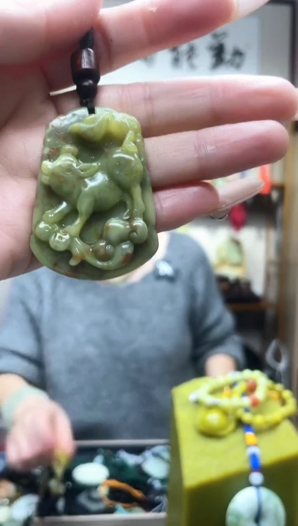 未镶嵌岫玉吊坠·