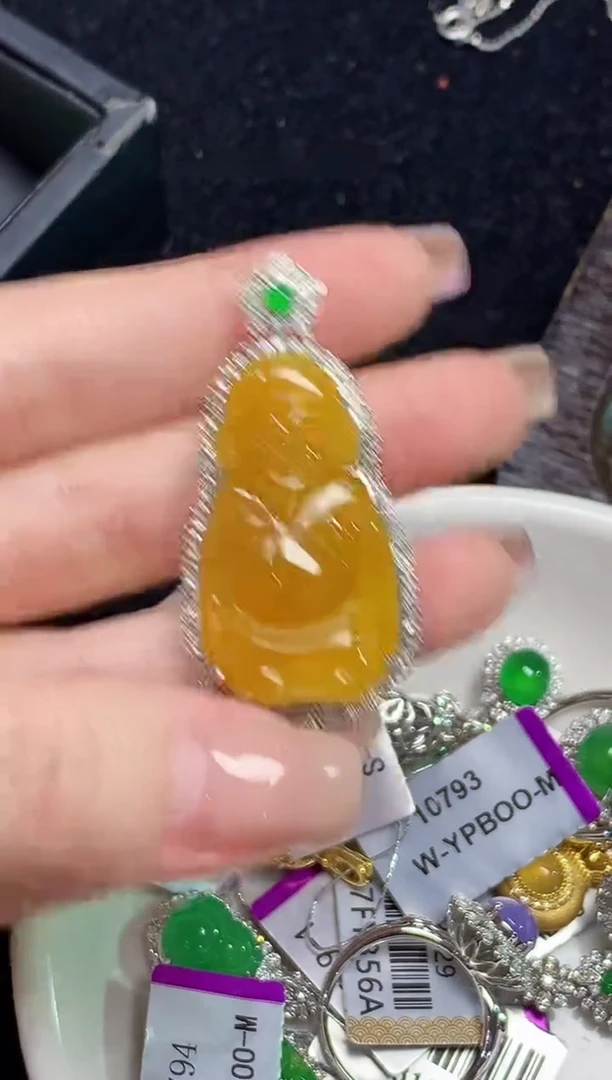 吊坠(不含链)18K金镶嵌翡翠多样性发其一