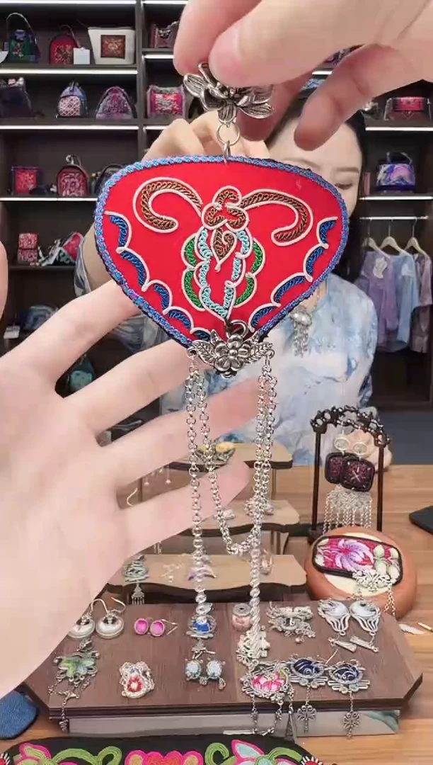 织绣149蒙阿苏苗绣传承店