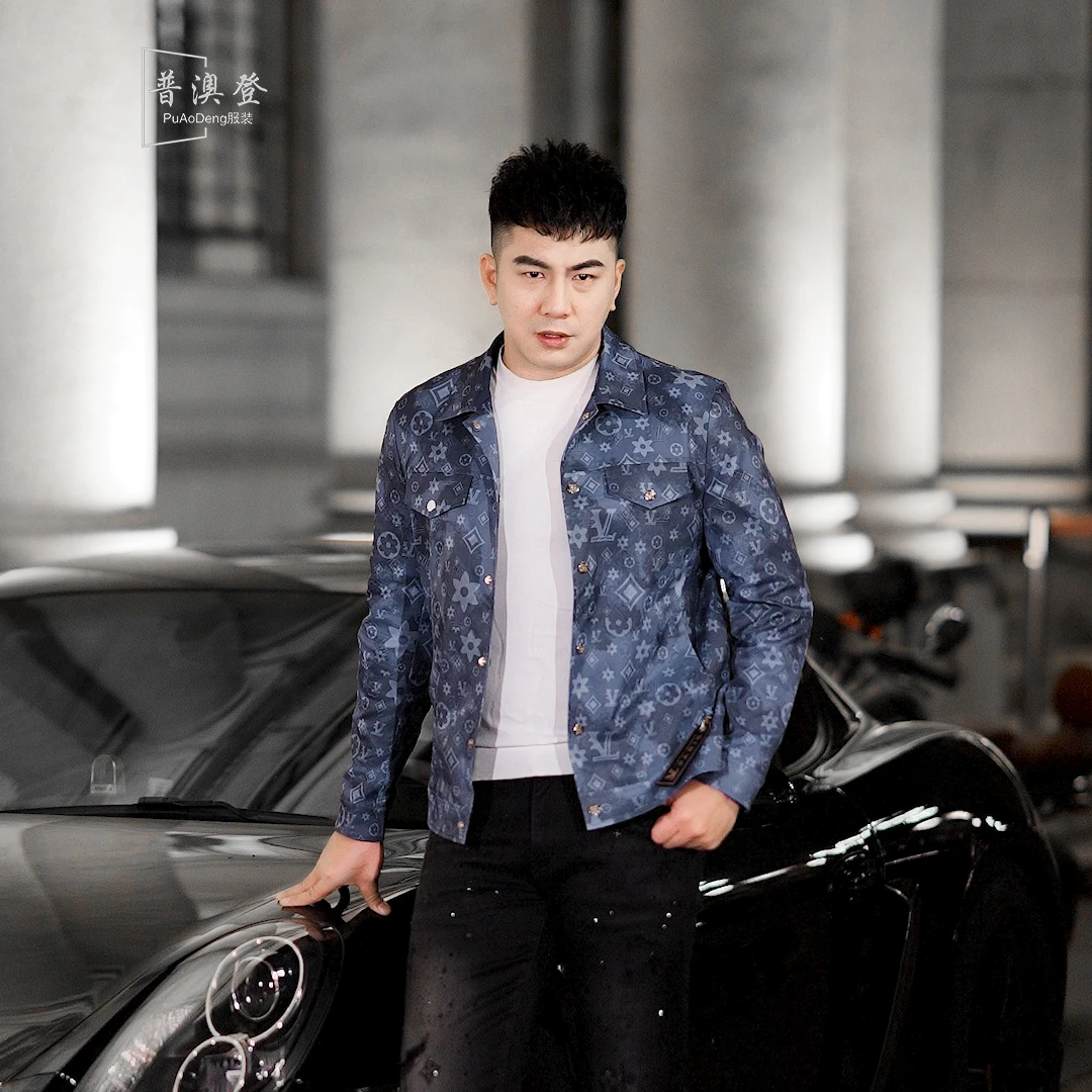 2025秋季新款复古时尚潮流百搭渐变字母压花男士休闲夹克外套
