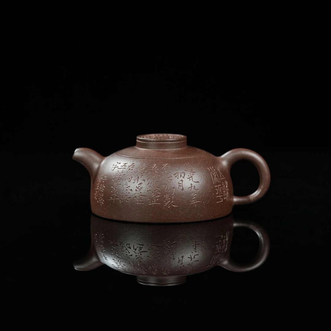 此壶五铢常平壶  全手工制作 原矿紫泥 工艺师制作盖钮为五铢钱状