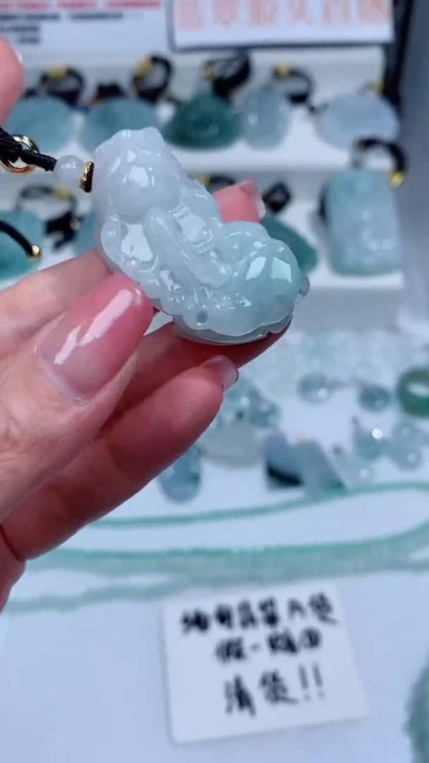 翡翠未镶嵌颈饰吊坠
