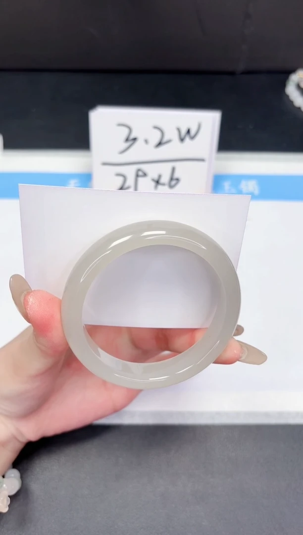【闪购商品】石英质玉手镯未镶嵌299-58.5