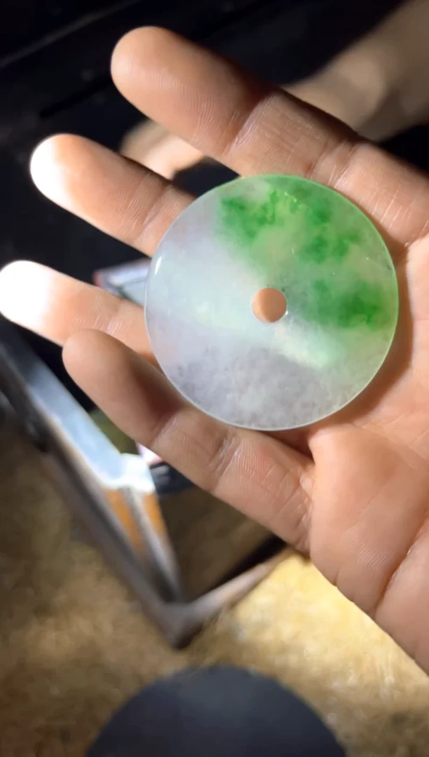 和田玉未镶嵌挂件绿飘花平安扣一个