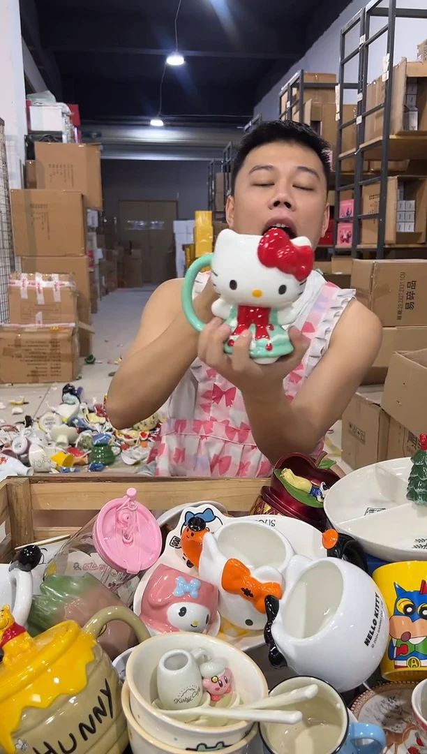 瓷片绿色裙子kt全身杯