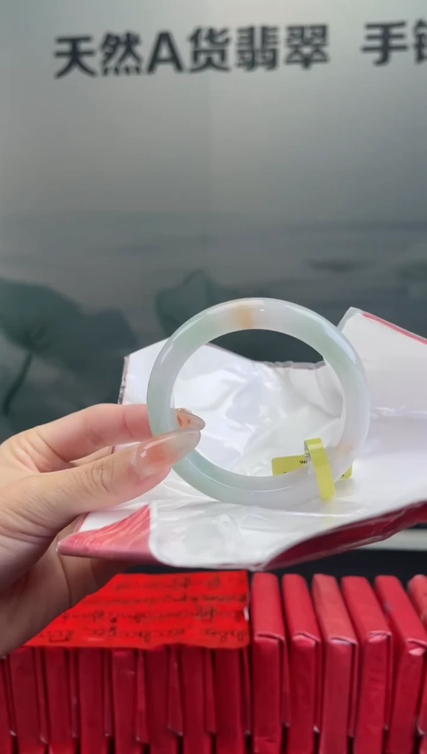 翡翠手镯未镶嵌翡翠手镯