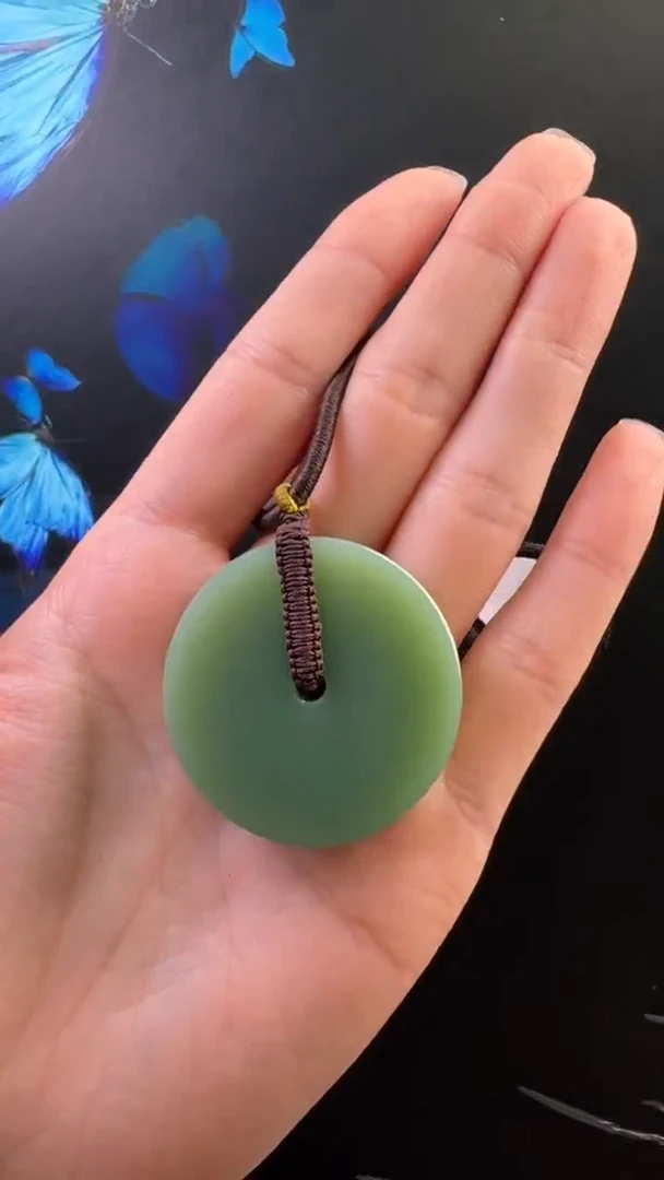 颈饰未镶嵌和田玉吊坠