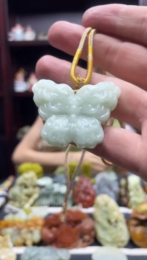 岫玉未镶嵌吊坠·