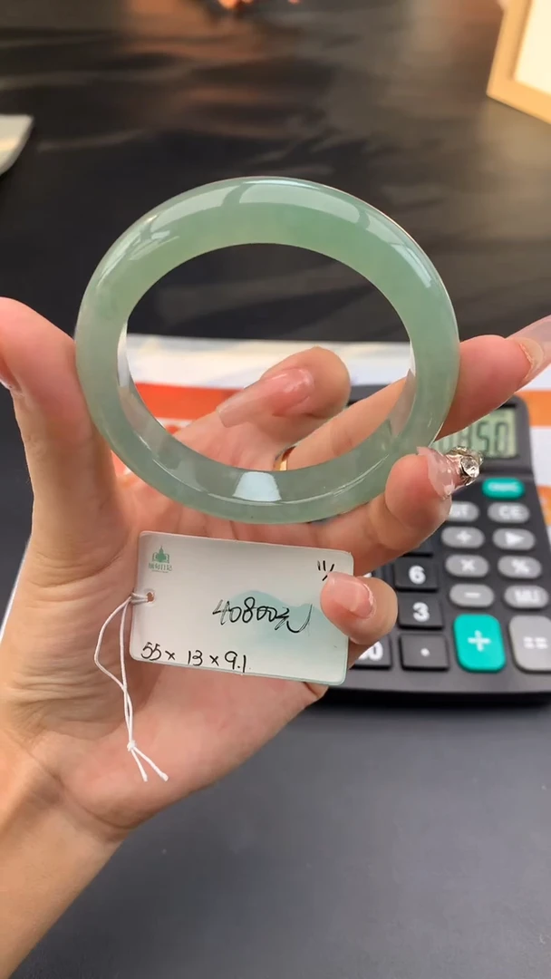 【闪购商品】翡翠手镯未镶嵌 #情人节#送礼，下单联系客服核对地址~
