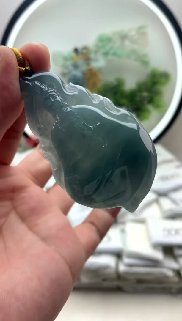 颈饰未镶嵌翡翠素衣观音