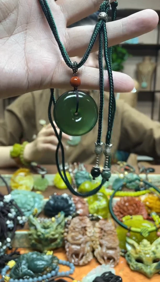 未镶嵌岫玉吊坠·