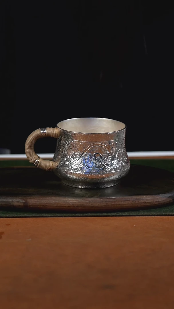 手工锤纹缠枝莲主人杯