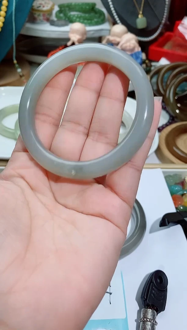 未镶嵌手镯和田玉萍***谱A114一个210有矿点