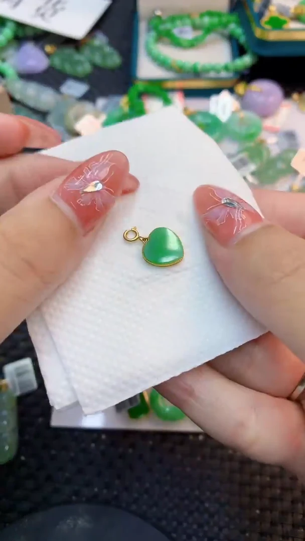 颈饰18K金镶嵌翡翠1