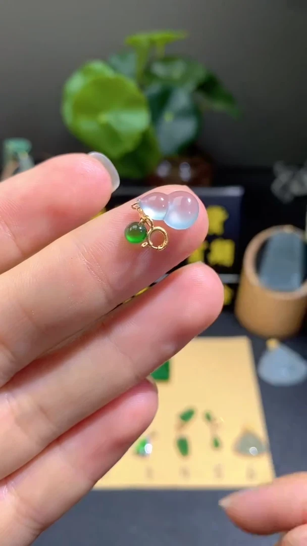 颈饰18K金镶嵌翡翠翡翠A货